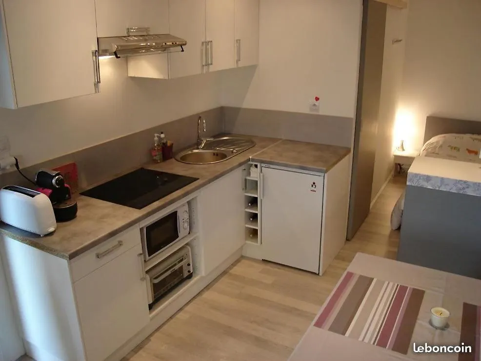 Studio moderne avec piscine à Aubagne en Provence Apartamento França